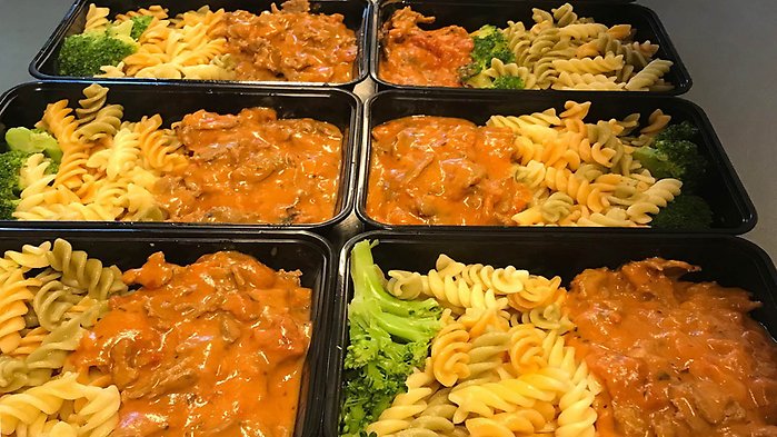 Matlådor med pasta och vildsvinsskav