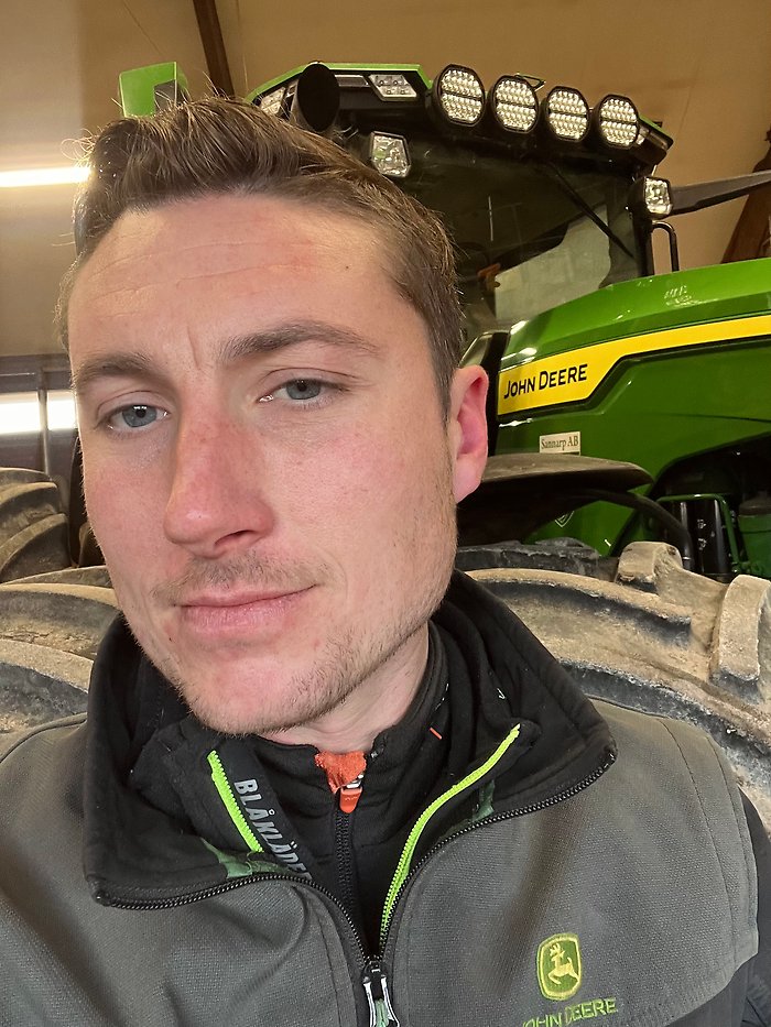 Henning Griph med sin traktor