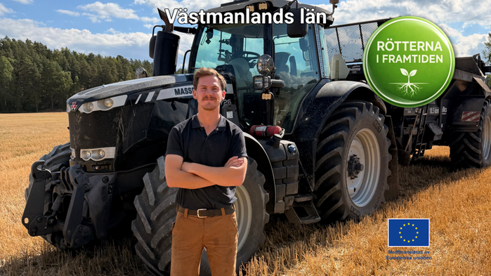 Linus Olsson ute på åkern med sin traktor i solnedgång
